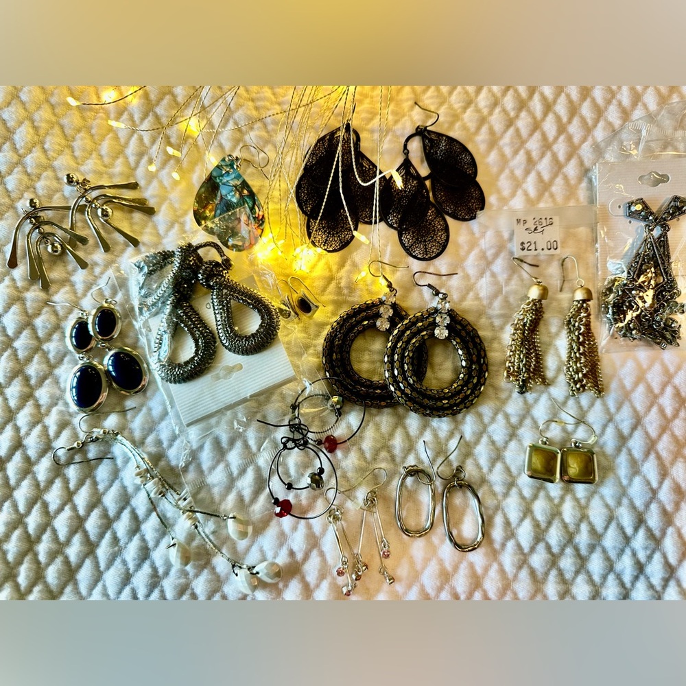 14 PAIR BUNDLE Costume Pierced Earrings!  All in NWT or Good preowned condition!